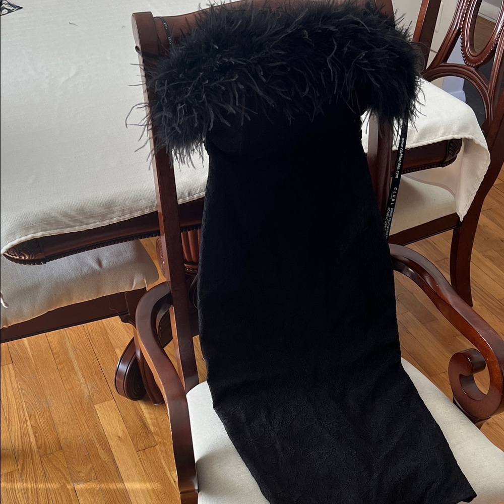 Chic Strapless Black Dress with Feather Detail